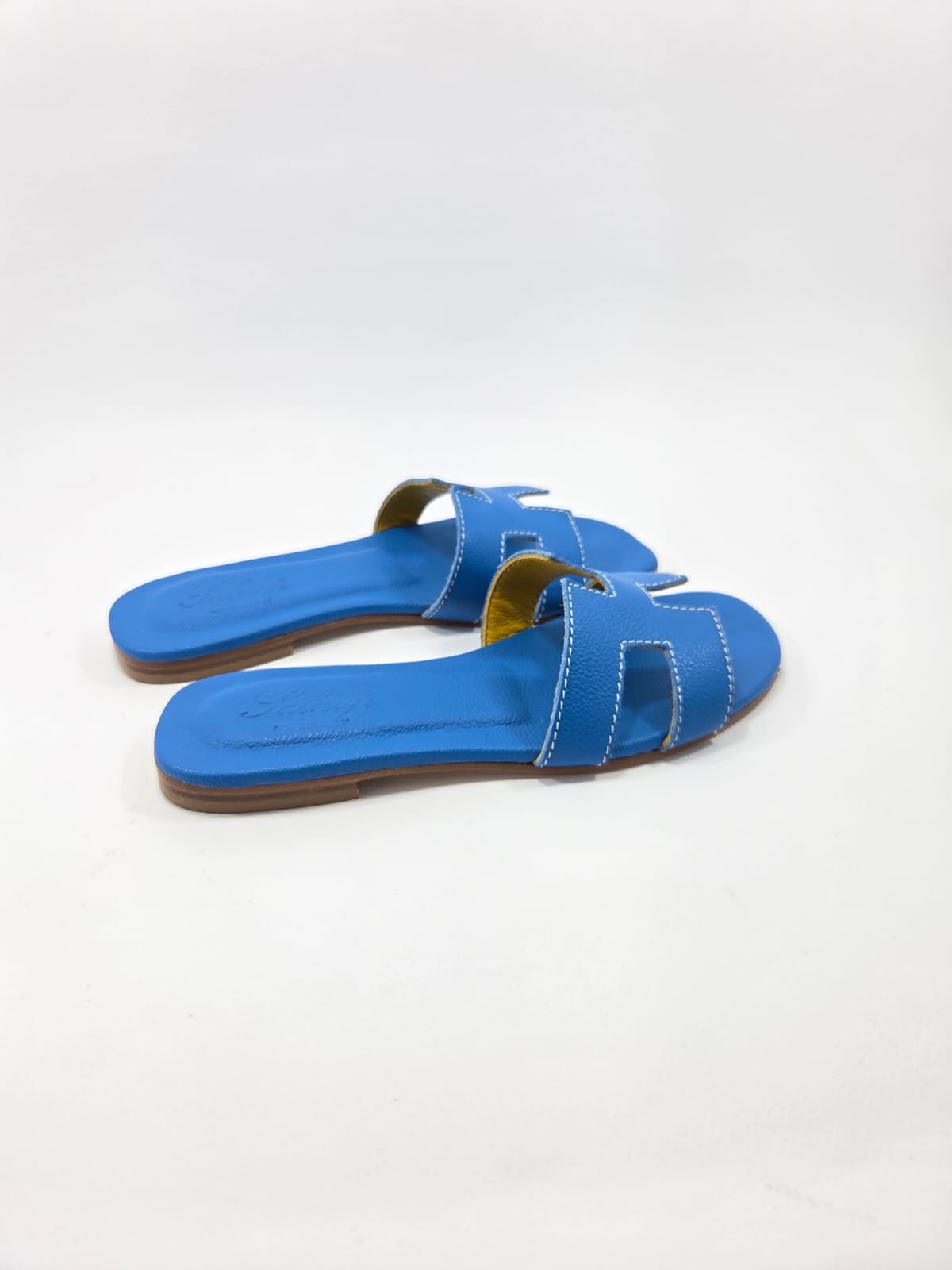 Sandali Bassi Donna Interamente in Vera Pelle Blu Indico con Suola in Cuoio Naturale.