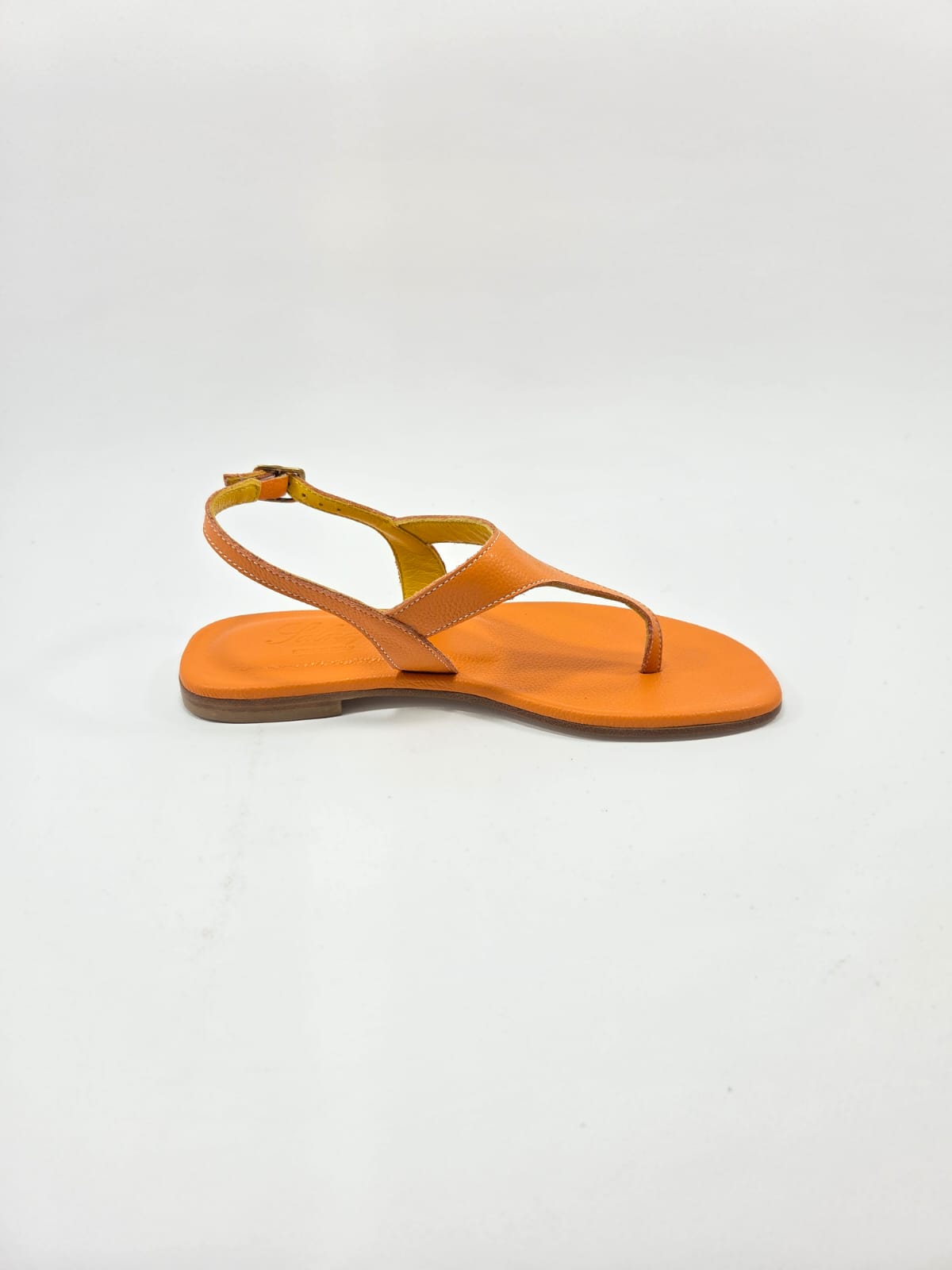 Infradito Donna con Cinturino Interamente in Vera Pelle Arancione Arancia con Suola in Cuoio Naturale.