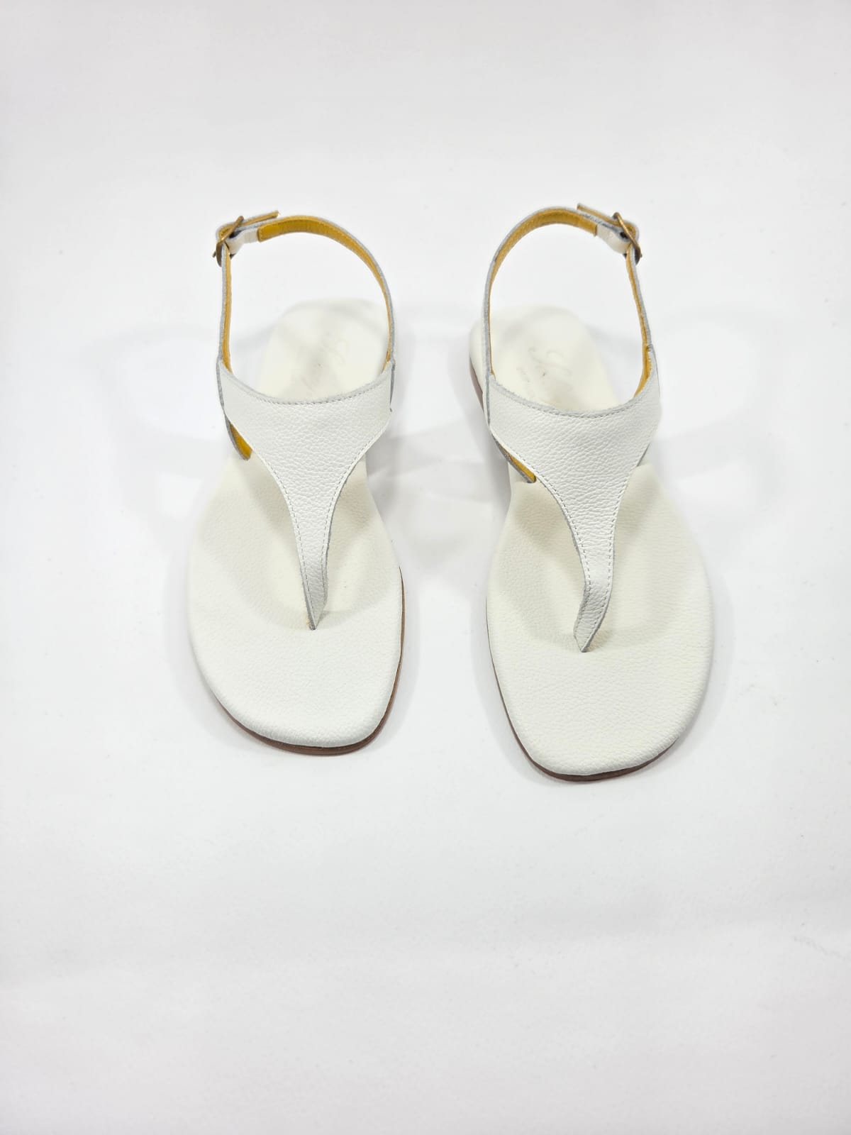 Infradito Donna con Cinturino Interamente in Vera Pelle Bianca con Suola in Cuoio Naturale.