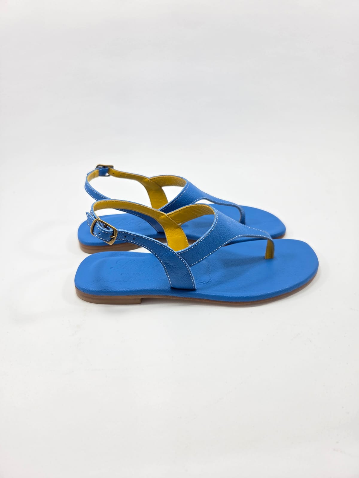 Infradito Donna con Cinturino Interamente in Vera Pelle Blu Indigo con Suola in Cuoio Naturale.
