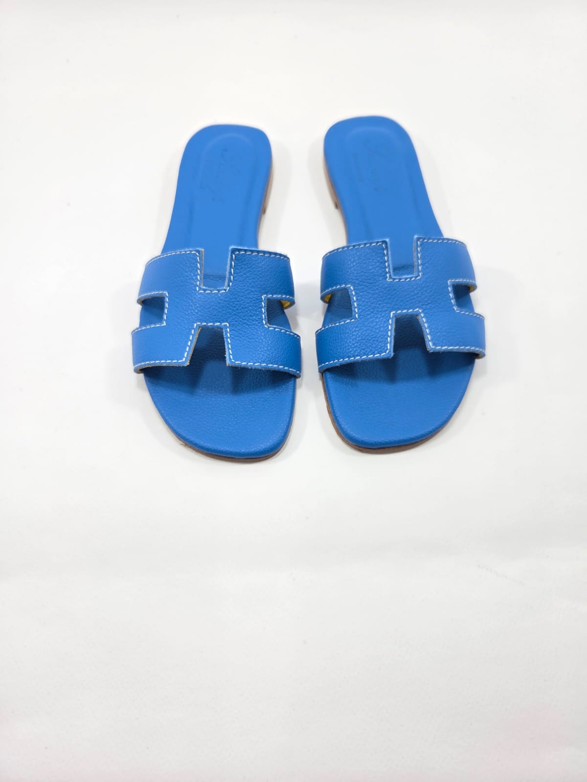Sandali Bassi Donna Interamente in Vera Pelle Blu Indico con Suola in Cuoio Naturale.