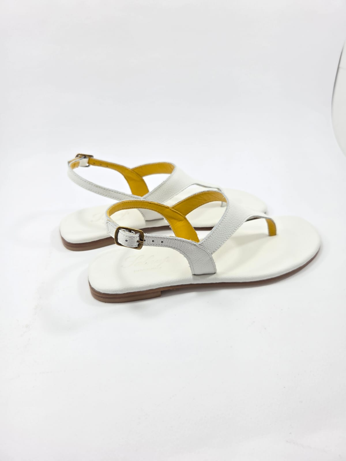 Infradito Donna con Cinturino Interamente in Vera Pelle Bianca con Suola in Cuoio Naturale.