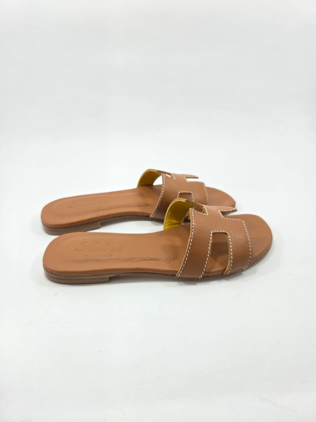 Sandali Bassi Donna Interamente in Vera Pelle Marrone Leone con Suola in Cuoio Naturale.