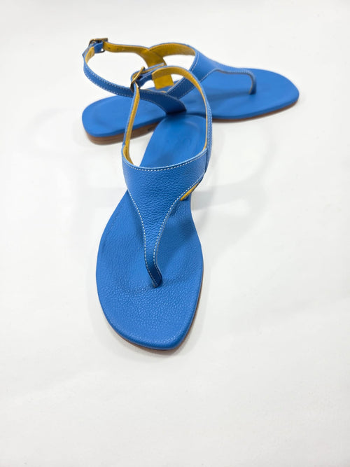 Infradito Donna con Cinturino Interamente in Vera Pelle Blu Indigo con Suola in Cuoio Naturale.