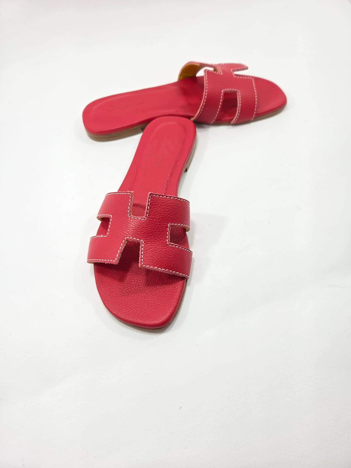 Sandali Bassi Donna Interamente in Vera Pelle Rosso Vermilion con Suola in Cuoio Naturale.