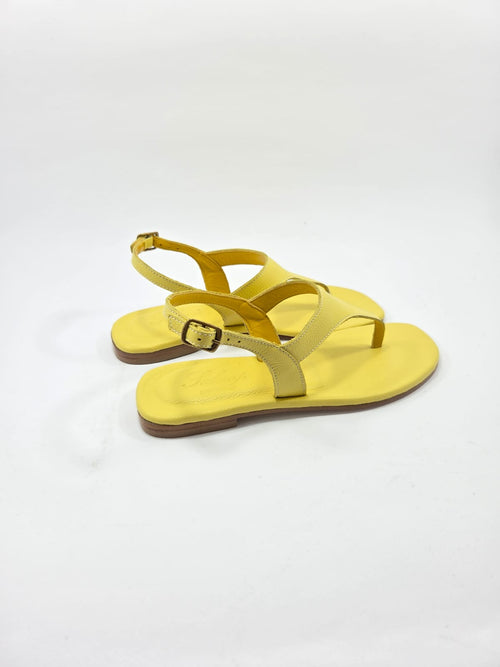 Infradito Donna con Cinturino Interamente in Vera Pelle Giallo Butter con Suola in Cuoio Naturale.
