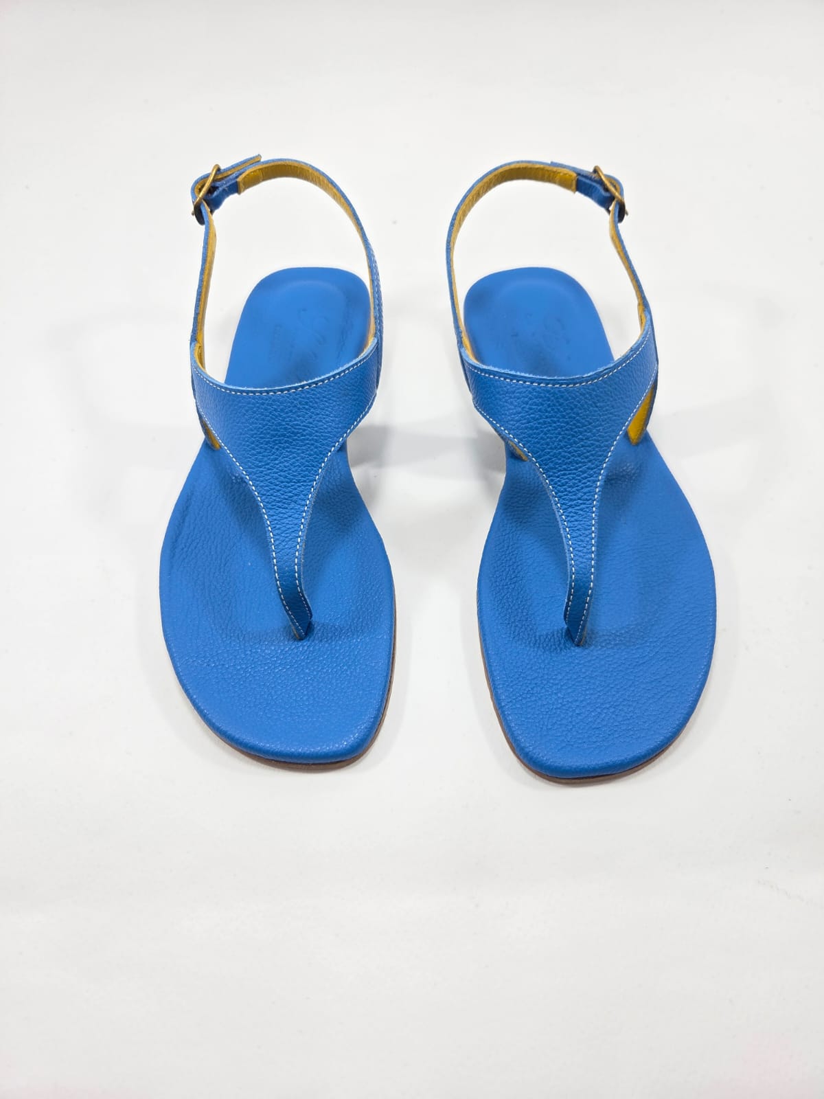 Infradito Donna con Cinturino Interamente in Vera Pelle Blu Indigo con Suola in Cuoio Naturale.