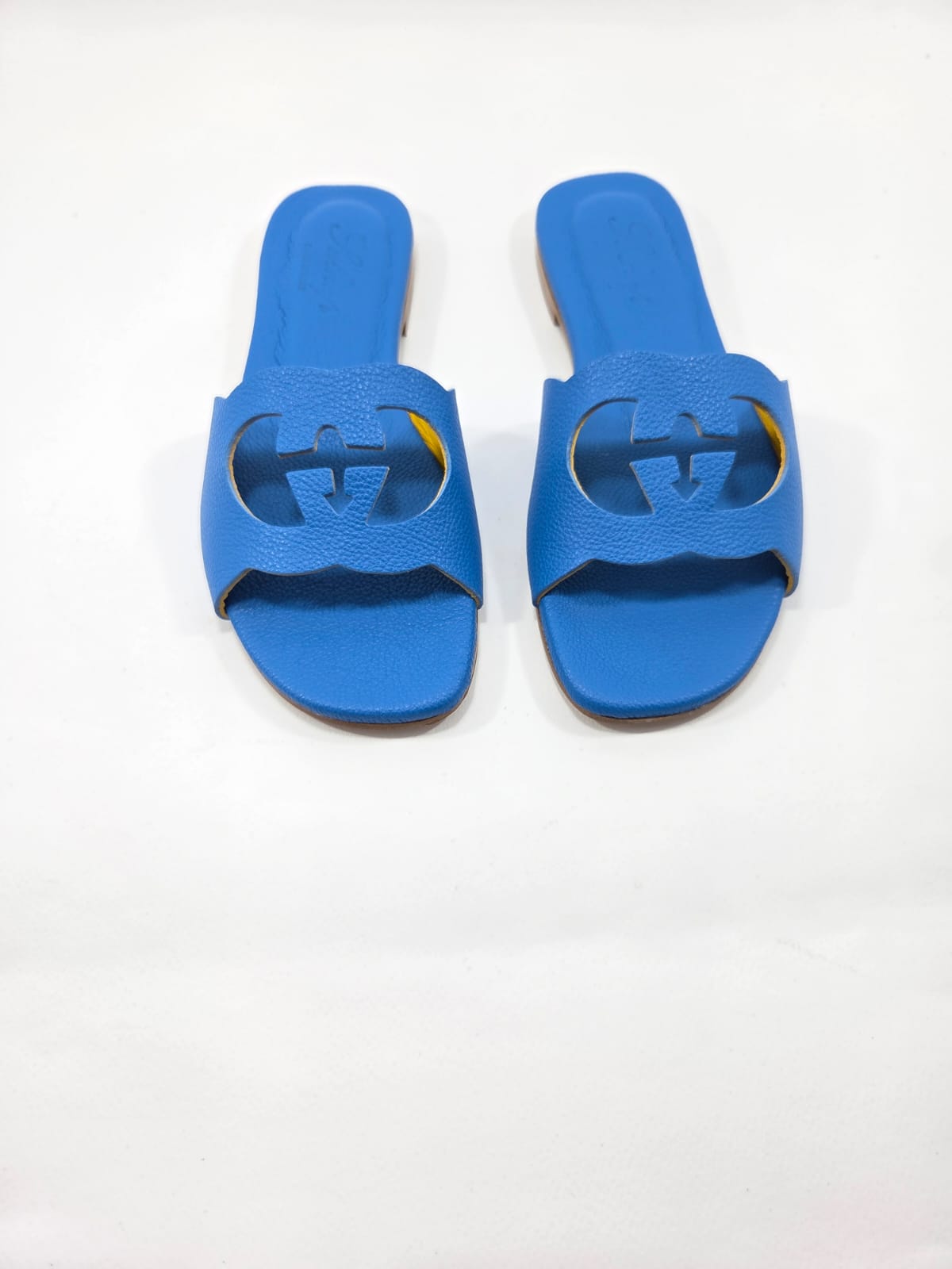 Sandali Bassi Donna Interamente in Vera Pelle Blu Indigo con Suola in Cuoio Naturale.