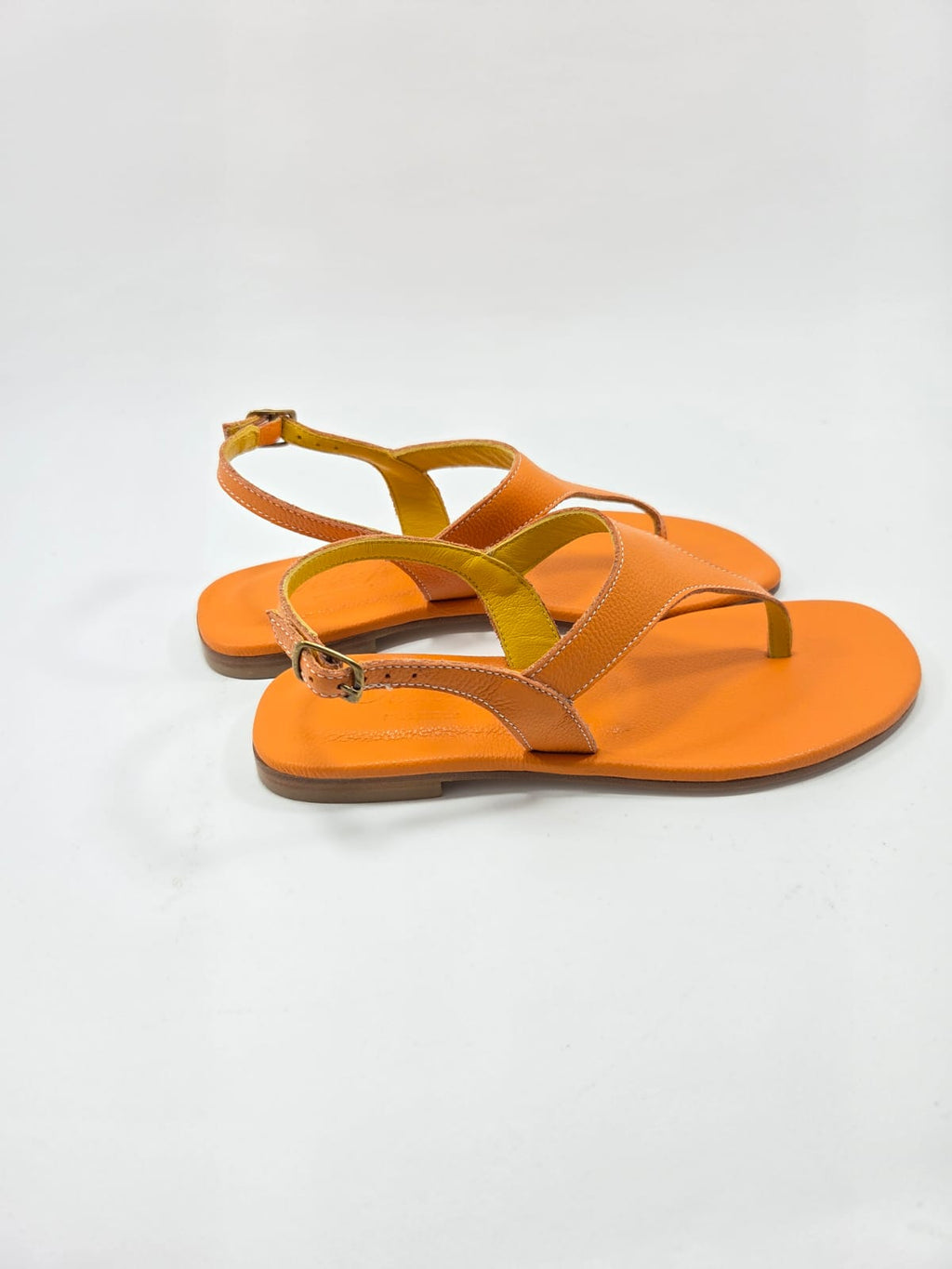Infradito Donna con Cinturino Interamente in Vera Pelle Arancione Arancia con Suola in Cuoio Naturale.