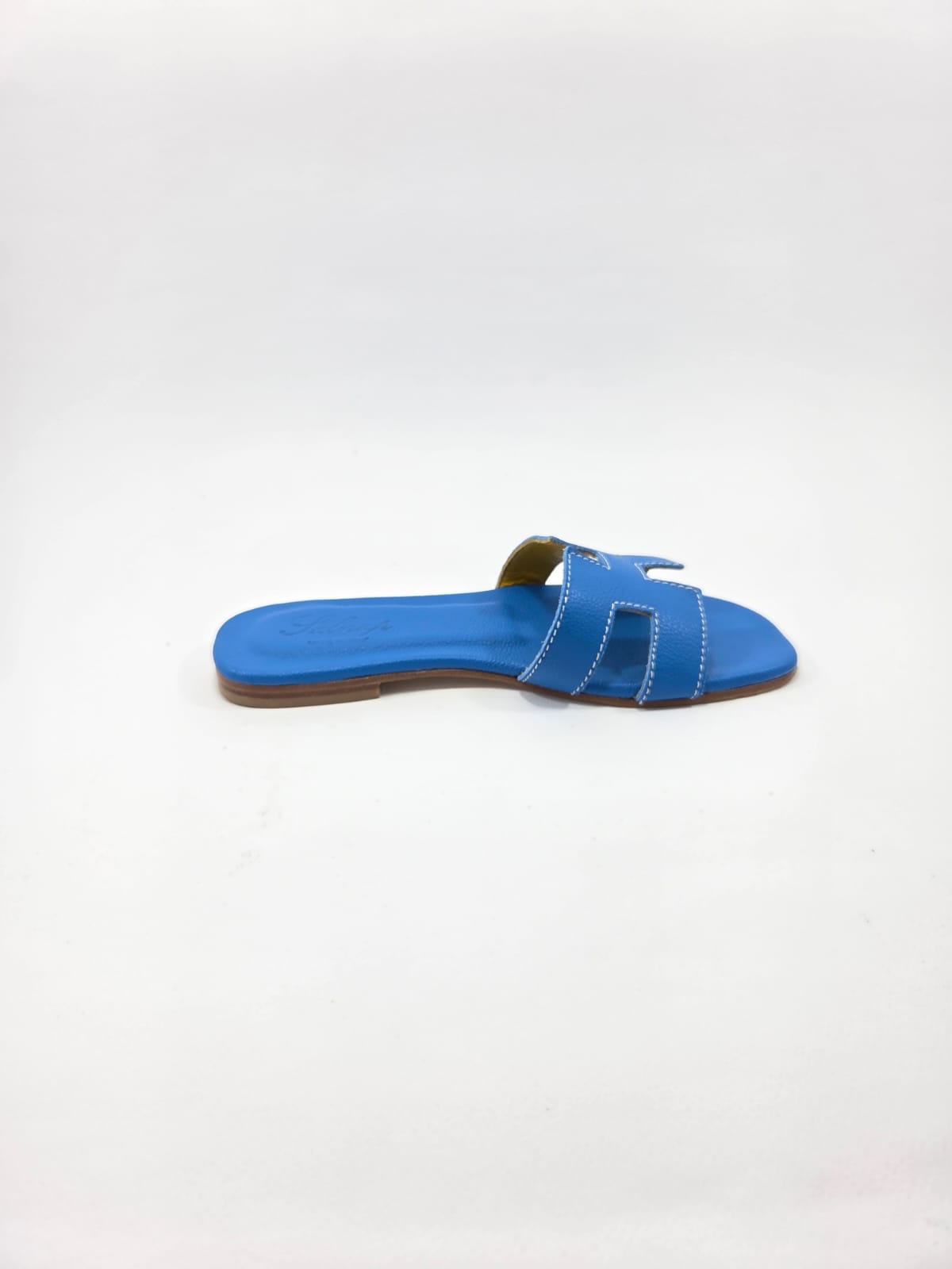 Sandali Bassi Donna Interamente in Vera Pelle Blu Indico con Suola in Cuoio Naturale.