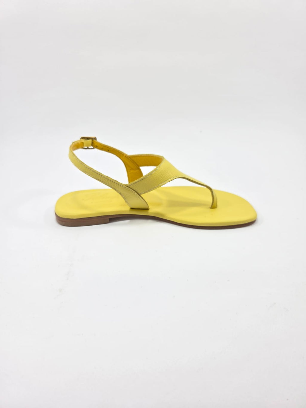 Infradito Donna con Cinturino Interamente in Vera Pelle Giallo Butter con Suola in Cuoio Naturale.