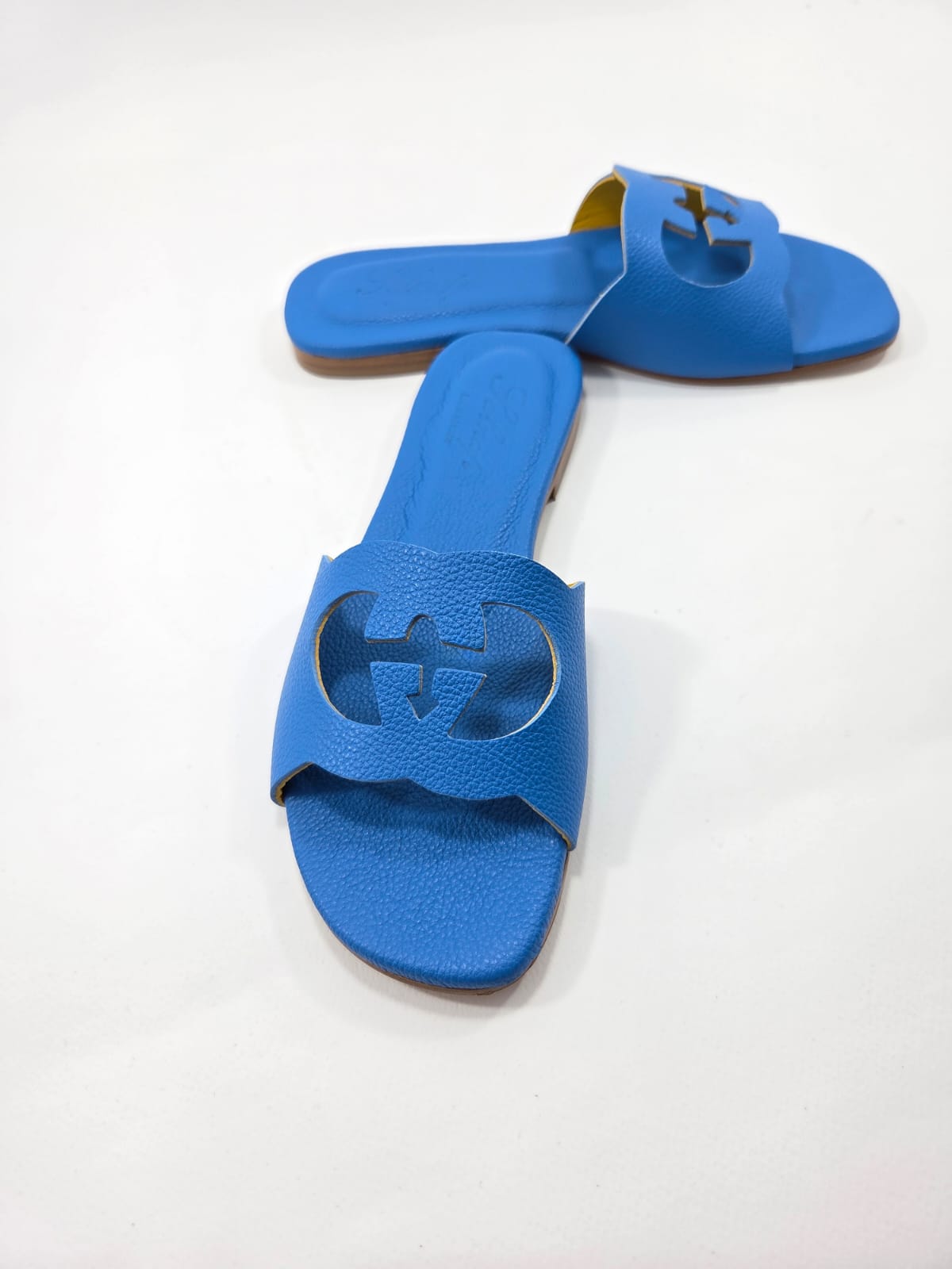 Sandali Bassi Donna Interamente in Vera Pelle Blu Indigo con Suola in Cuoio Naturale.