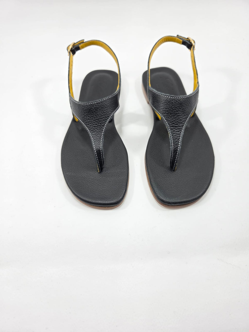 Infradito Donna con Cinturino Interamente in Vera Pelle Nero con Suola in Cuoio Naturale.