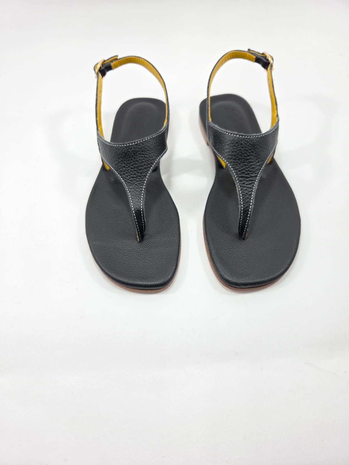 Infradito Donna con Cinturino Interamente in Vera Pelle Nero con Suola in Cuoio Naturale.