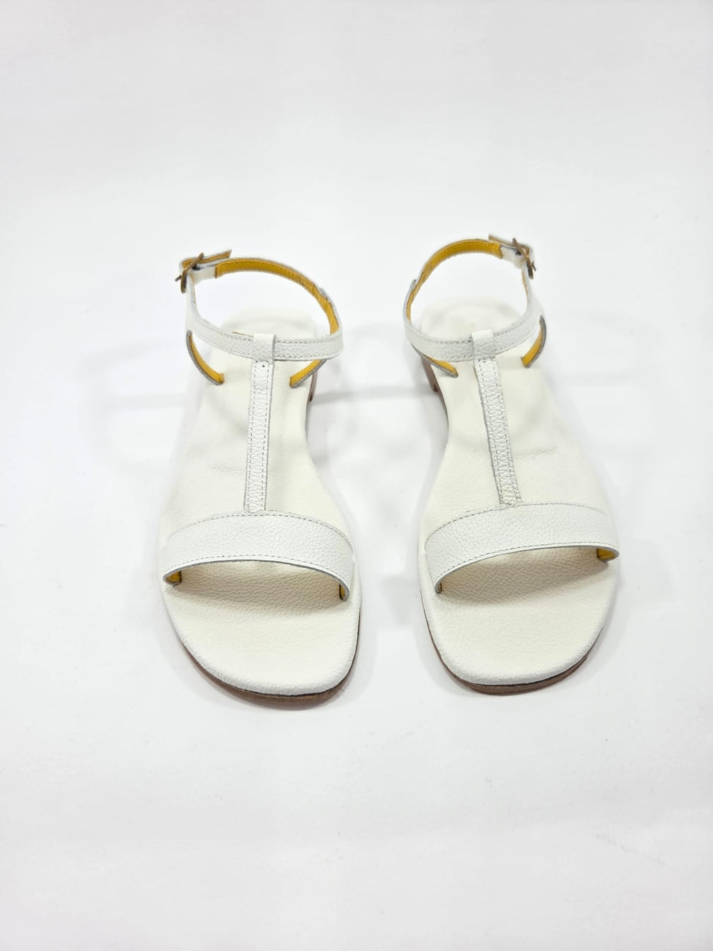Sandali Donna con Cinturino Interamente in Vera Pelle Bianco con Suola in Cuoio Naturale.