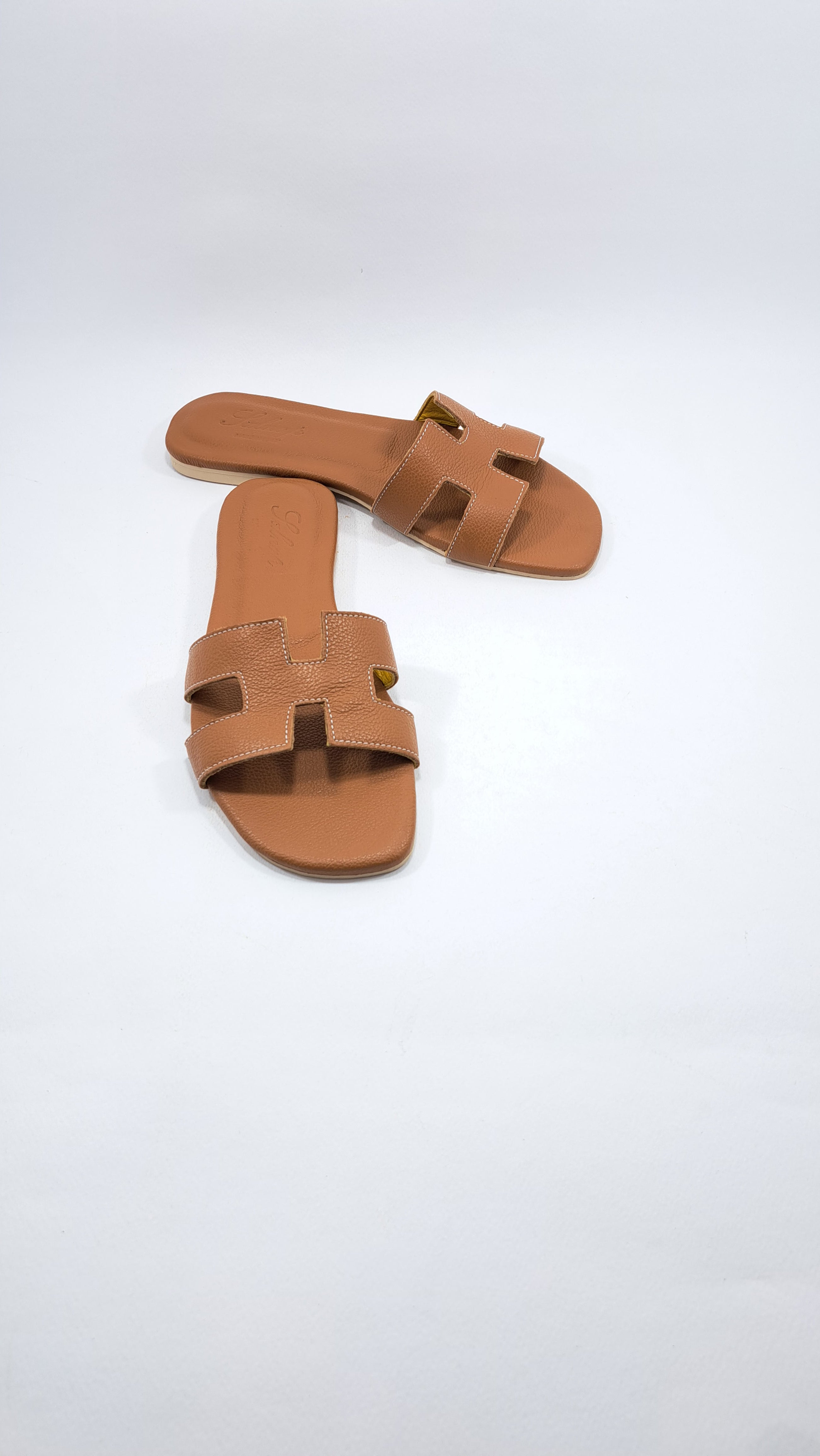 Sandali da Donna Completamente in Pelle. Con suola in Gomma