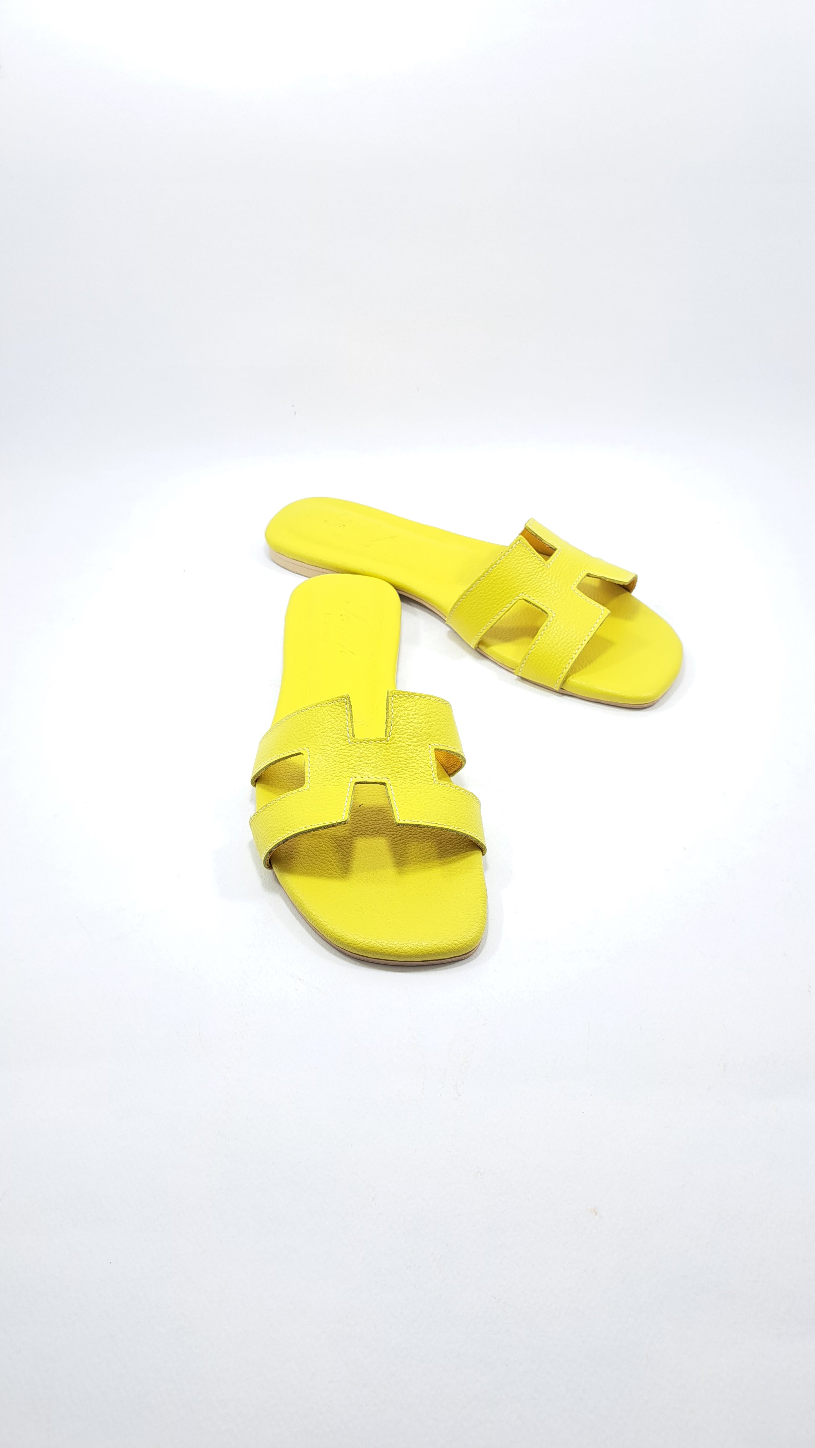 Sandali da donna Completamente in Pelle Color Giallo Butter. Con suola in gomma