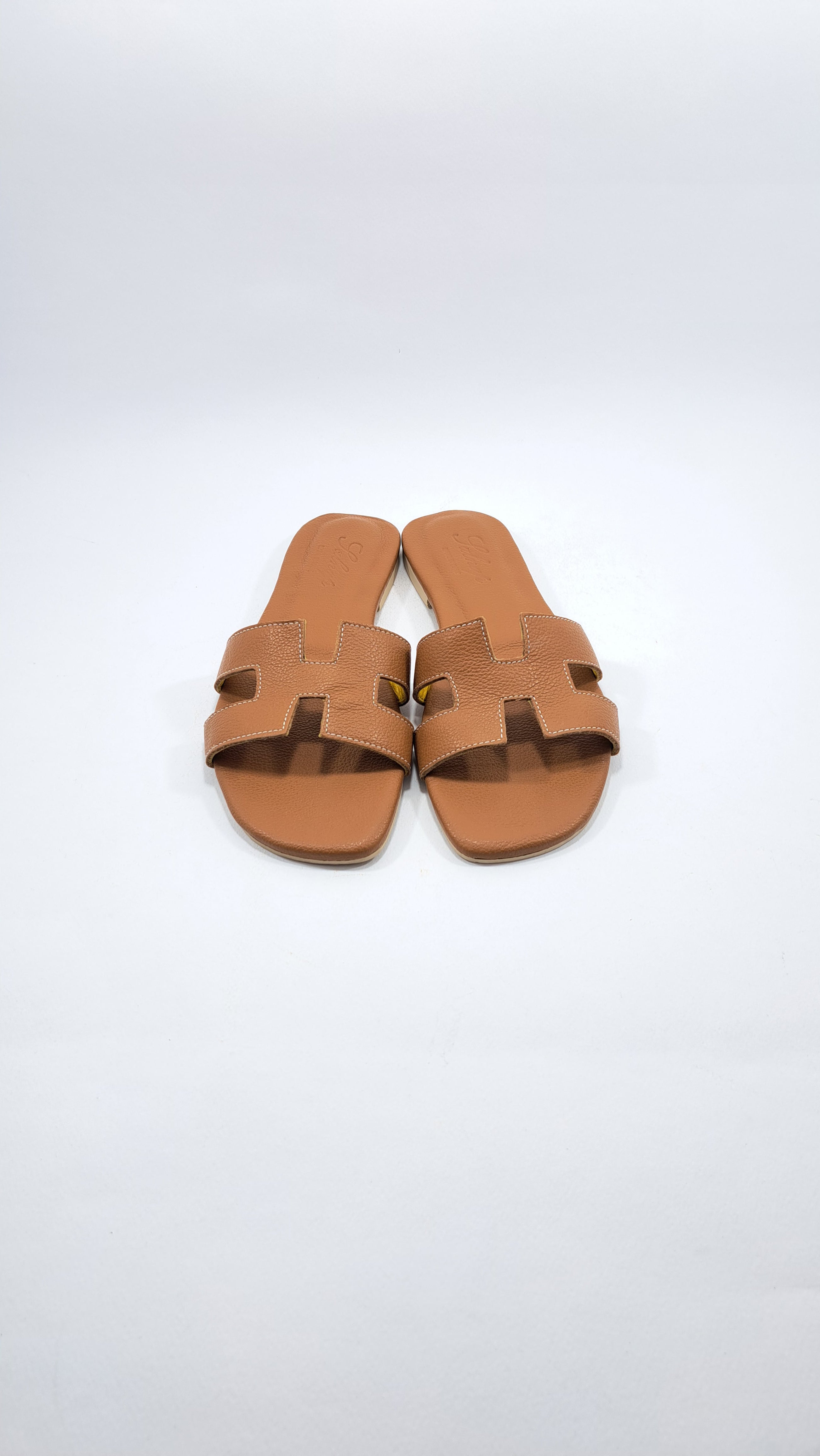 Sandali da Donna Completamente in Pelle. Con suola in Gomma