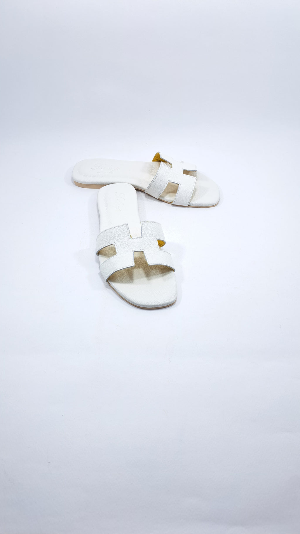 Sandali da donna Completamente in Pelle. Con suola in Gomma