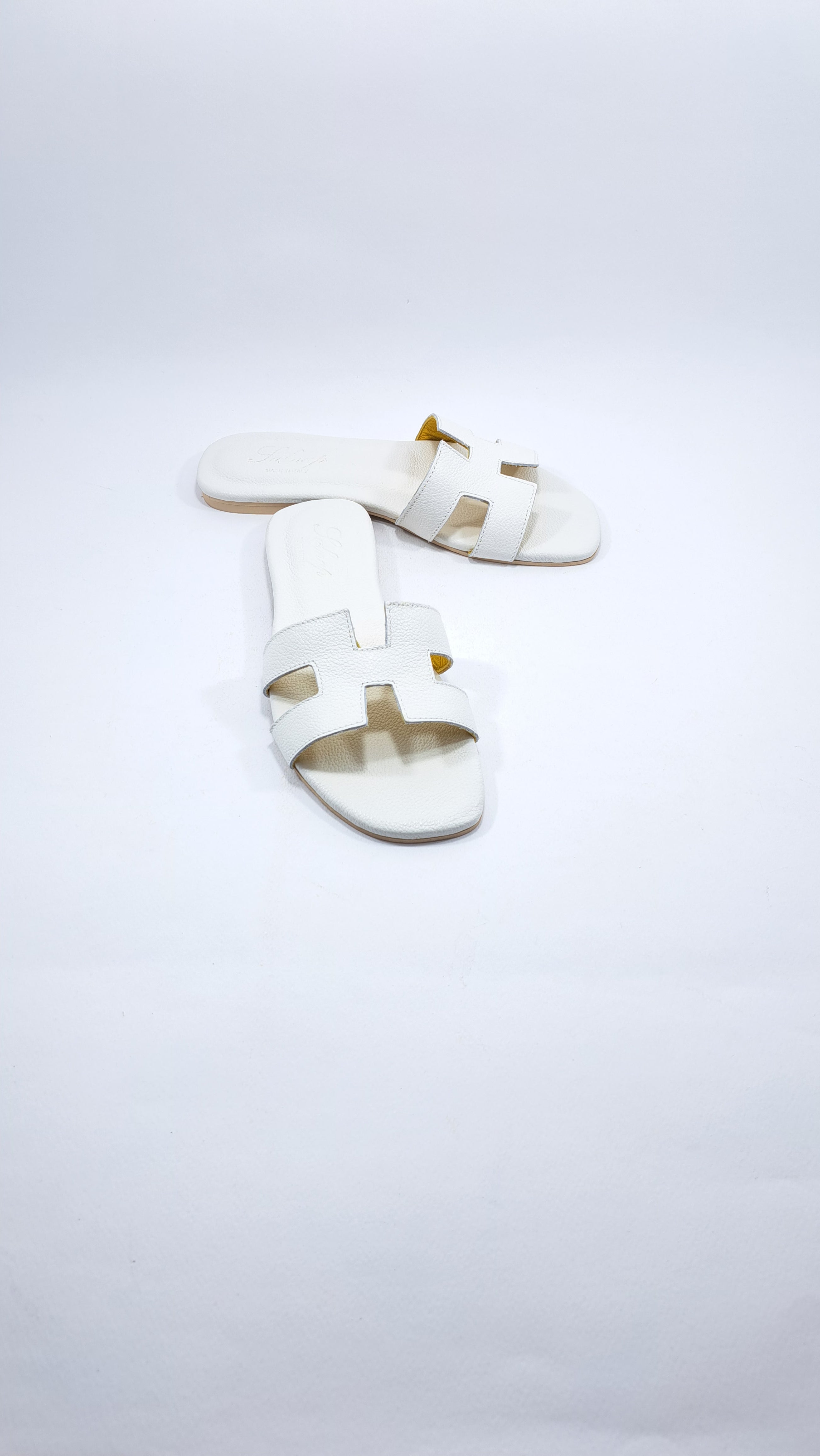Sandali da donna Completamente in Pelle. Con suola in Gomma