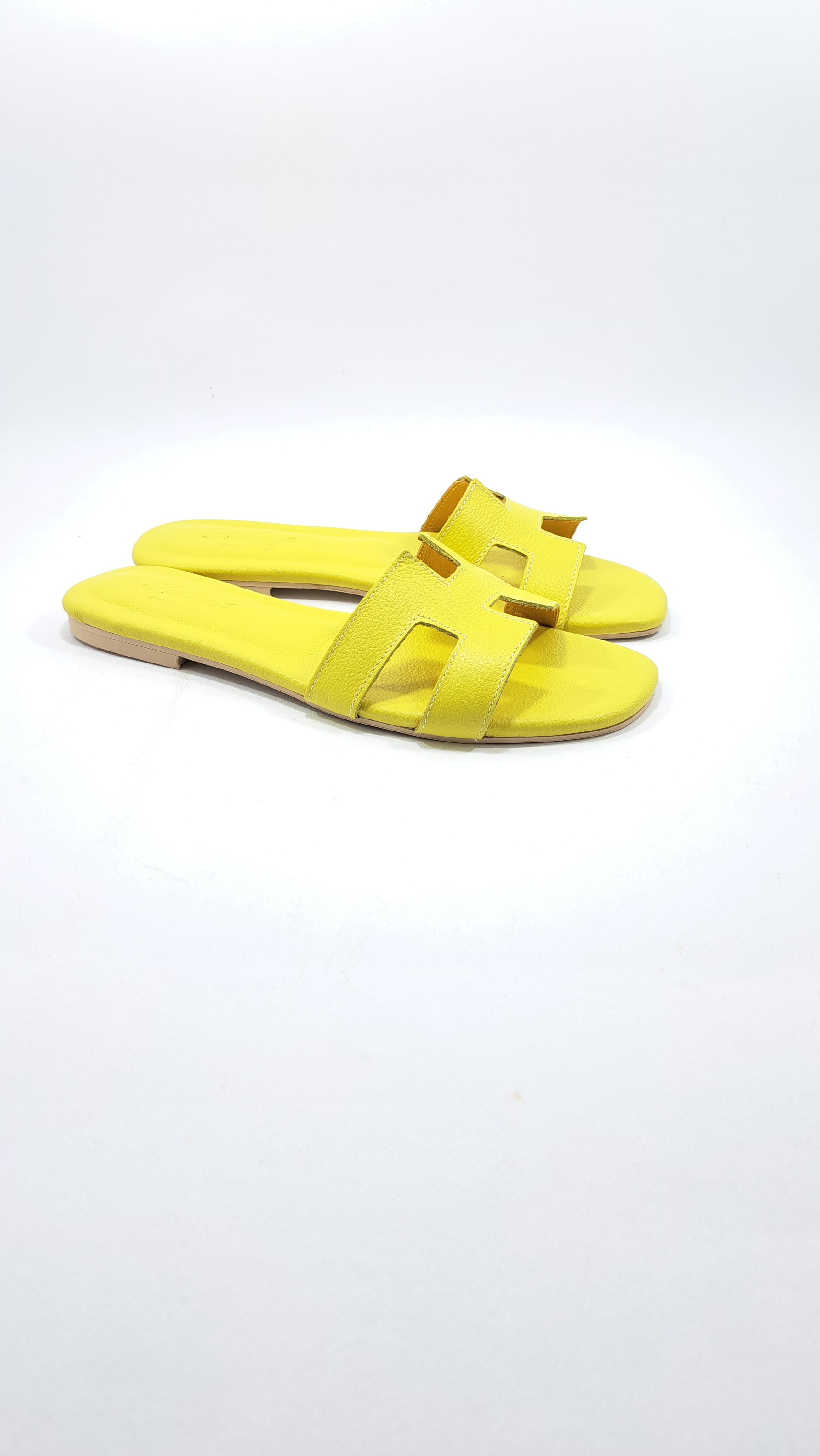 Sandali da donna Completamente in Pelle Color Giallo Butter. Con suola in gomma