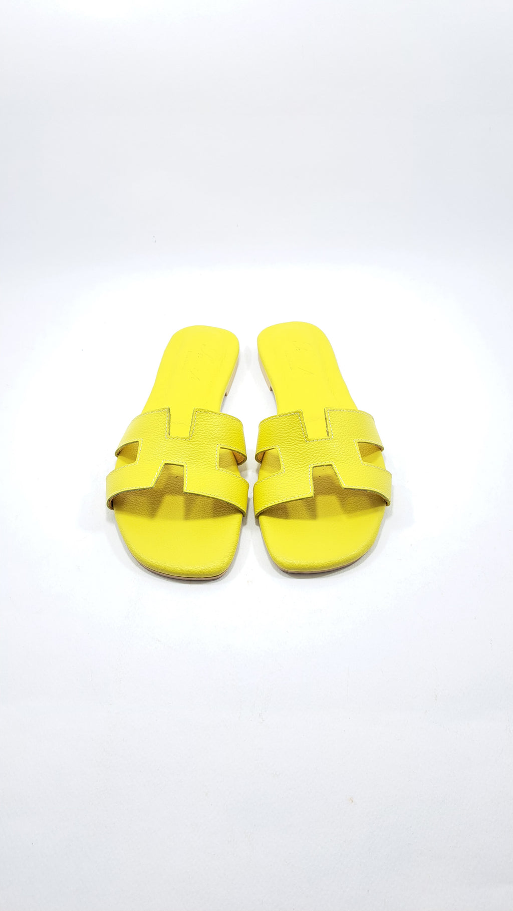 Sandali da donna Completamente in Pelle Color Giallo Butter. Con suola in gomma