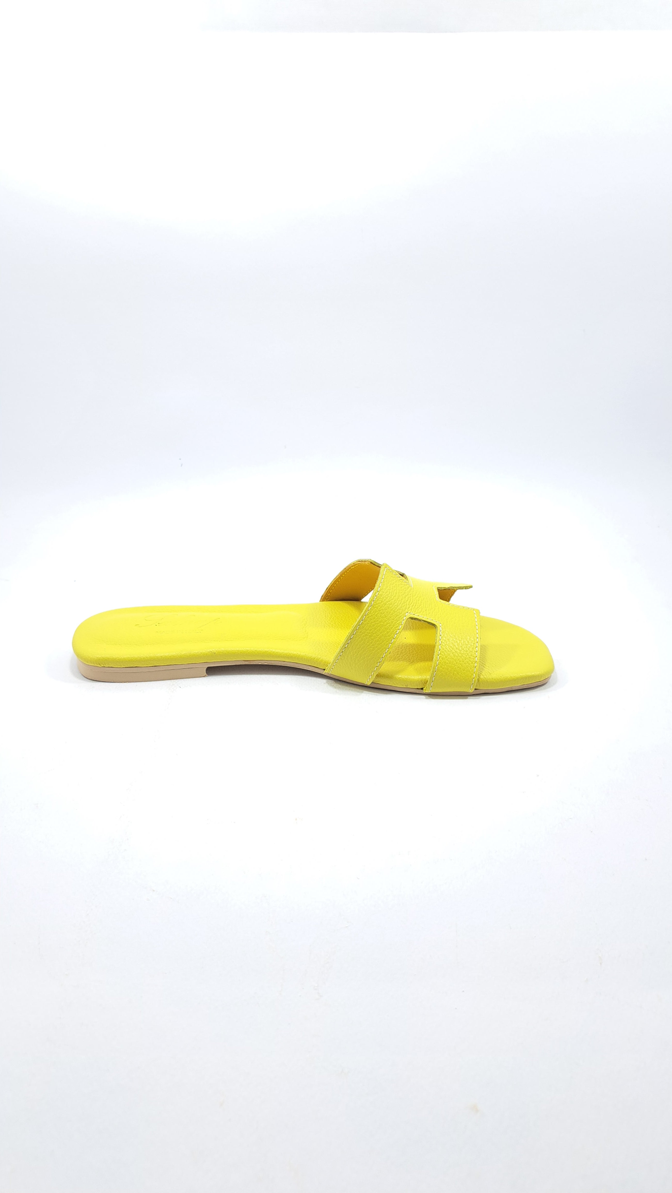 Sandali da donna Completamente in Pelle Color Giallo Butter. Con suola in gomma